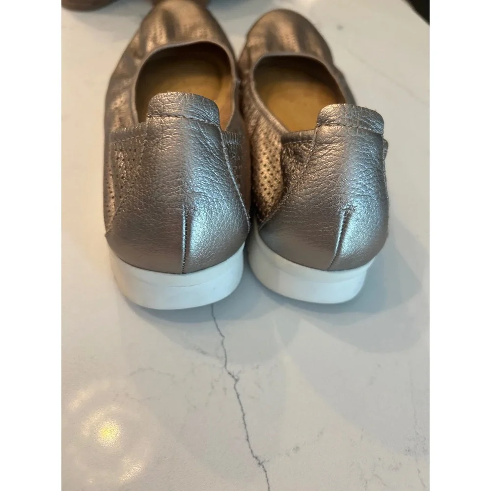 Clarks Collection Flats Pewter Metallic Perforated Leather Ultimate Comfort 11M